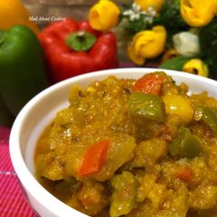 A picture of Lauki Shimla Mirch Sabzi or Bottlegourd With Capsicum.