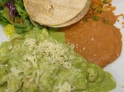 Una foto de camaron gratinados