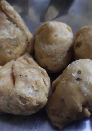 समोसे (samose recipe in Hindi) रेसिपी मुख्य फोटो