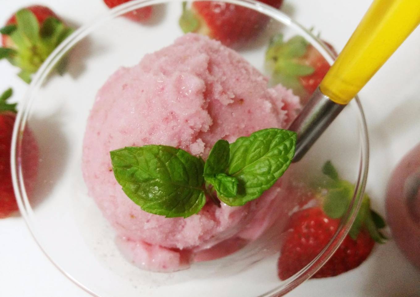Helado de fresas con leche de espelta con Thermomix