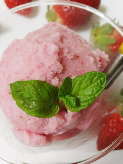 Una foto de Helado de fresas con leche de espelta con Thermomix