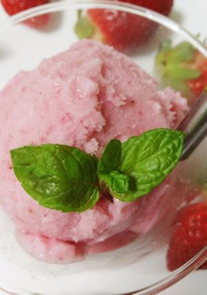 Foto principal de Helado de fresas con leche de espelta con Thermomix