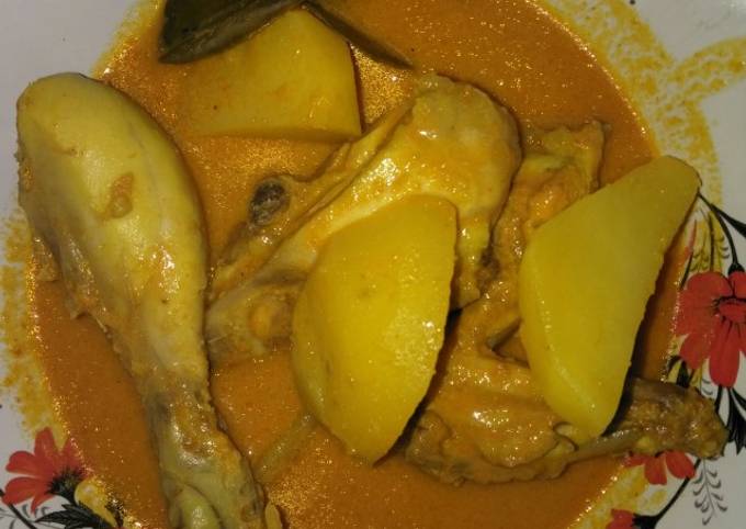 Gulai ayam khas Padang