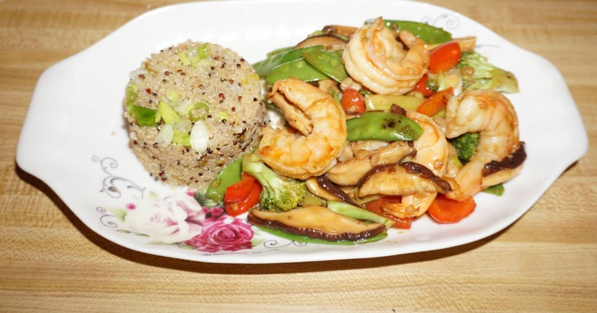 STIRFRY SHRIMPS WITH SHITAKEE MUSHROOMS, GREEN PEAS PODS AND OYSTER