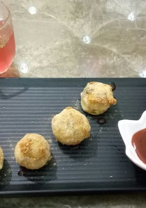 A picture of Cheese balls with mint mayo dip.