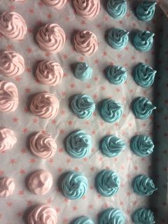 Una foto de Besos de merengue para postre muerto