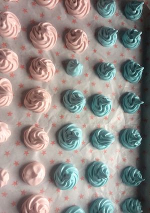 Una foto de Besos de merengue para postre muerto