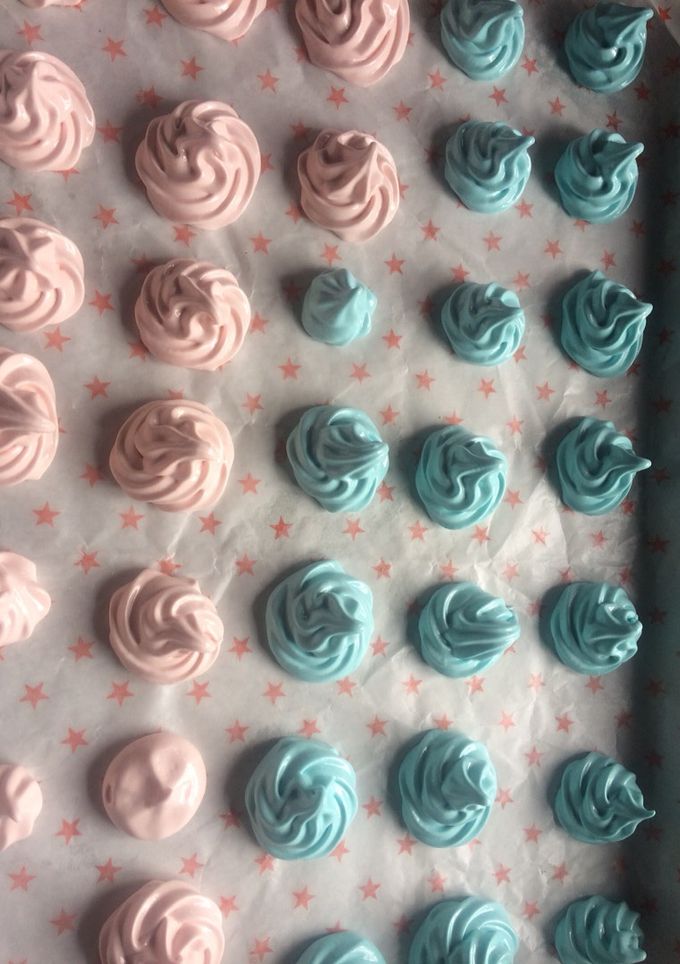 Una foto de Besos de merengue para postre muerto