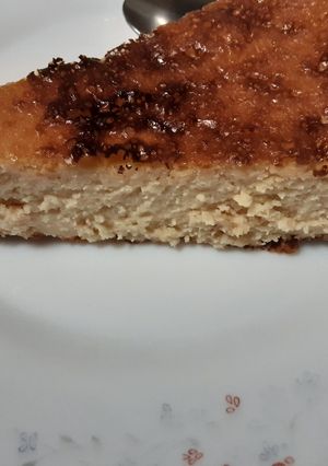 Una foto de Tarta de queso y turrón
