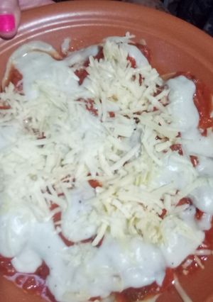 Una foto de De hoy! Capelettis de acelga y pollo con salsa roja y salsa blanca ! Todo casero😄😄