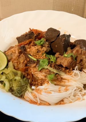A picture of Khanom Jeen Nam Ngiao (Northern Thai Noodle Soup).