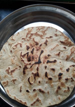ज्वार की रोटी (jowar ki roti recipe in Hindi) रेसिपी मुख्य फोटो