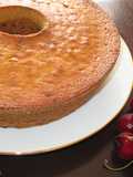 Bolo de iogurte de cereja com pedaços de chocolate