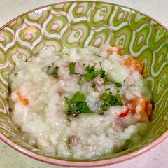 A picture of Bubur Lambuk Ayam (Spiced Chicken Porridge).