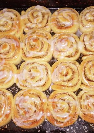 Una foto de Roles de canela y manzana, súper húmedos
