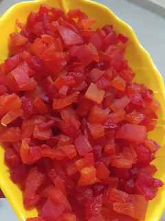 तरबूज के छिलके की टूटी फ्रूटी (Tarbooj ke chilke ki tutti frutti recipe in Hindi) रेसिपी मुख्य फोटो