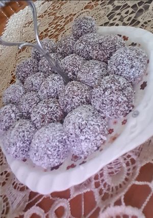 صورة لوصفة كرات جوز الهند بالحليب المكثف المحلى