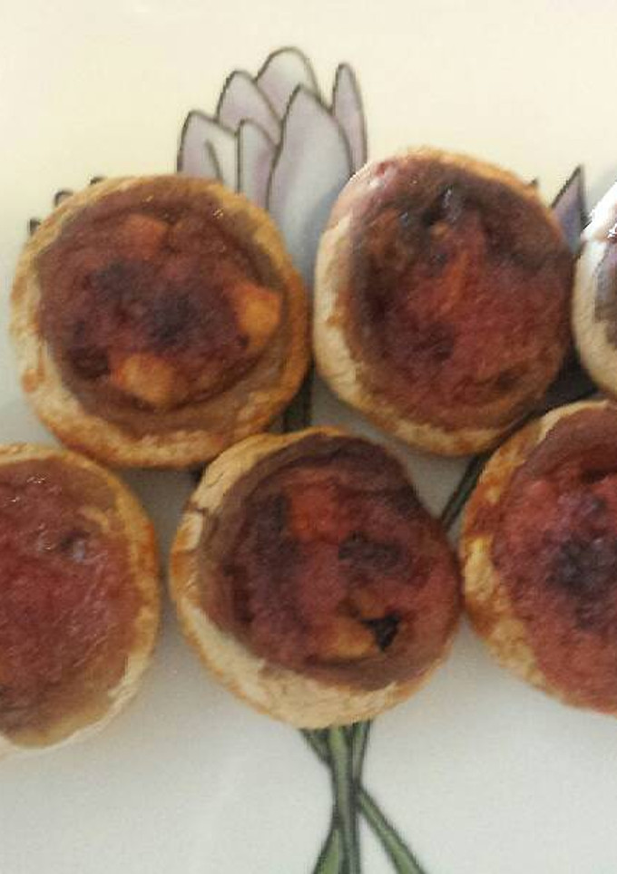 Una foto de Champiñones rellenos de sobrasada y miel