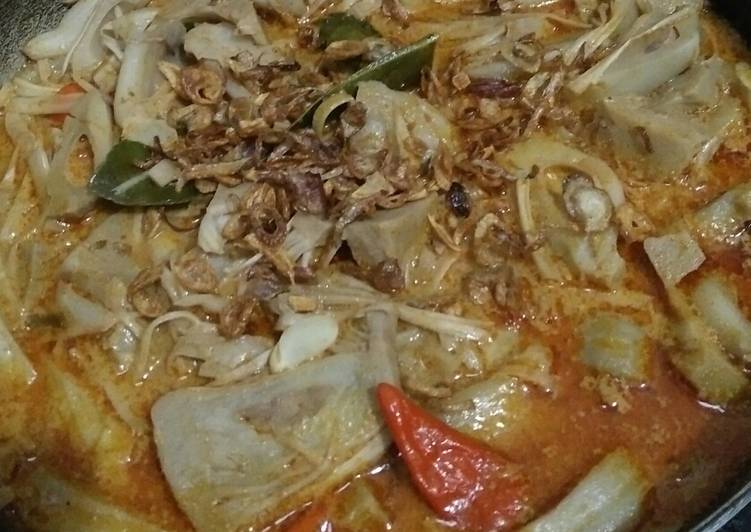 Gulai tewel (nangka muda)