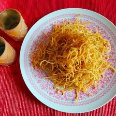 A picture of Aloo bhujia.