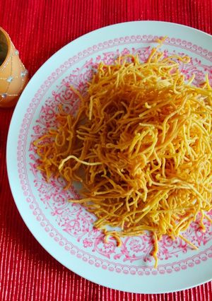 A picture of Aloo bhujia.