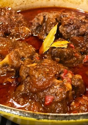 A picture of Rabo Encendido (Cuban Style Oxtail Stew).