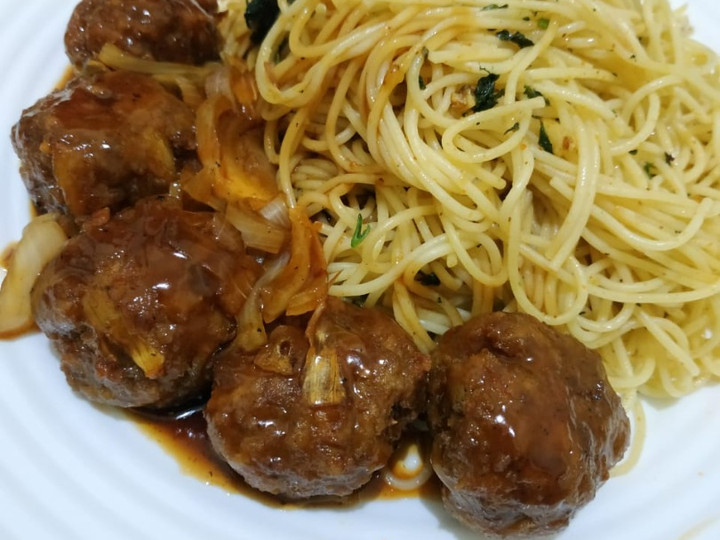 Ini dia! Resep membuat Spaghetti Meatballs  spesial