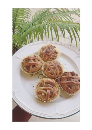 A picture of Mini apple pies.