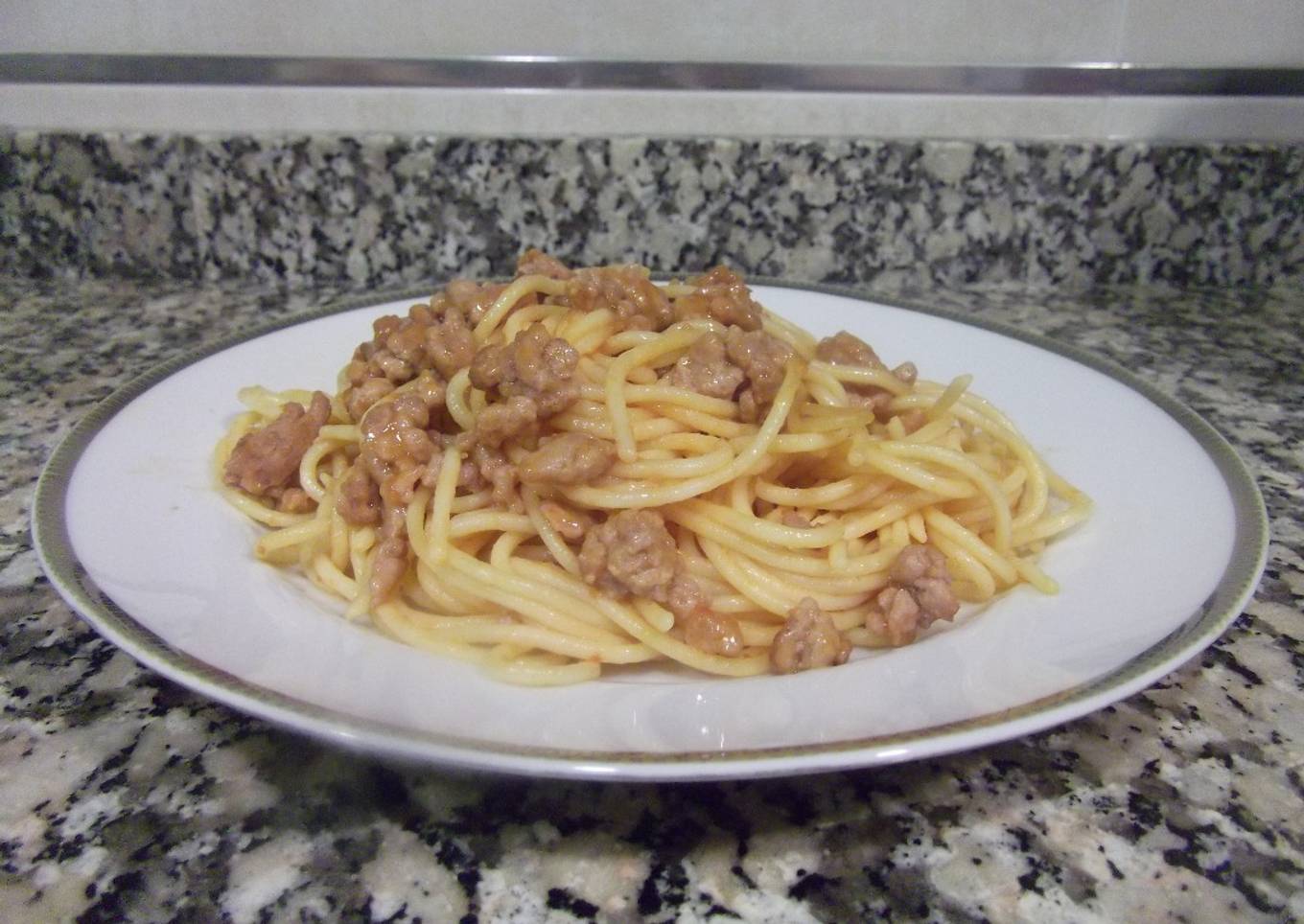 Espaguettis con carne picada