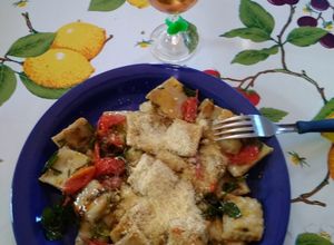 Una foto de Salsa FÁCIL y RIQUÍSIMA para pastas... Ravioles, capelletis..
