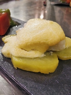 Una foto de Bacalao confitado con muselina de ajo