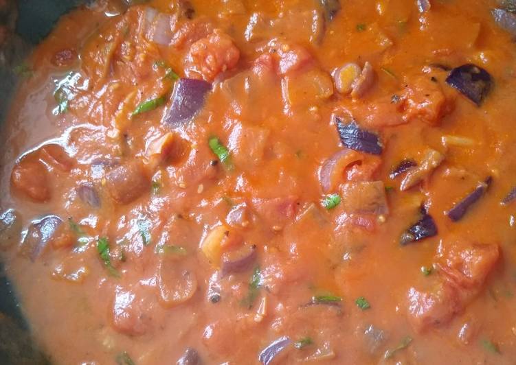 Recipe of Any-night-of-the-week Chunky tomato and basil pasta sauce (vegan)