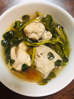 A picture of Chicken & Vegetables in Tamarind Broth >> Filipino Sinampalukan.