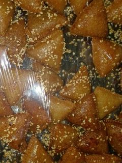 صورة لوصفة حلوى مثلثات السميد