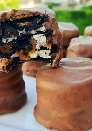 Una foto de ALFAJORES OREO!! y con Corazón de DULCE DE LECHE!!