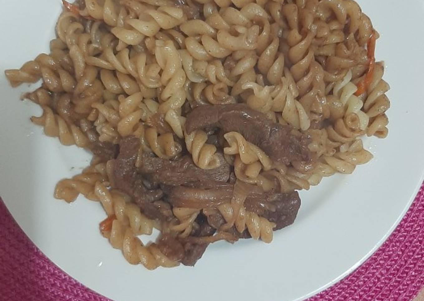 Fideos saltados criollos