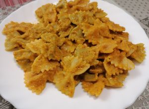 Una foto de 93. Lacitos tricolor en salsa de verduras vegana / Thermomix
