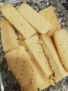 Una foto de Galletas de mantequilla escocesas (shortbread)