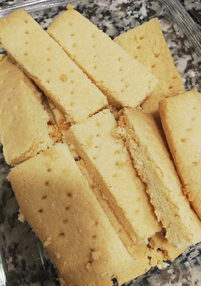Una foto de Galletas de mantequilla escocesas (shortbread)
