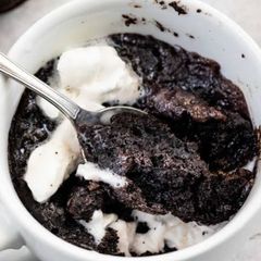 A picture of Oreo mug cake.