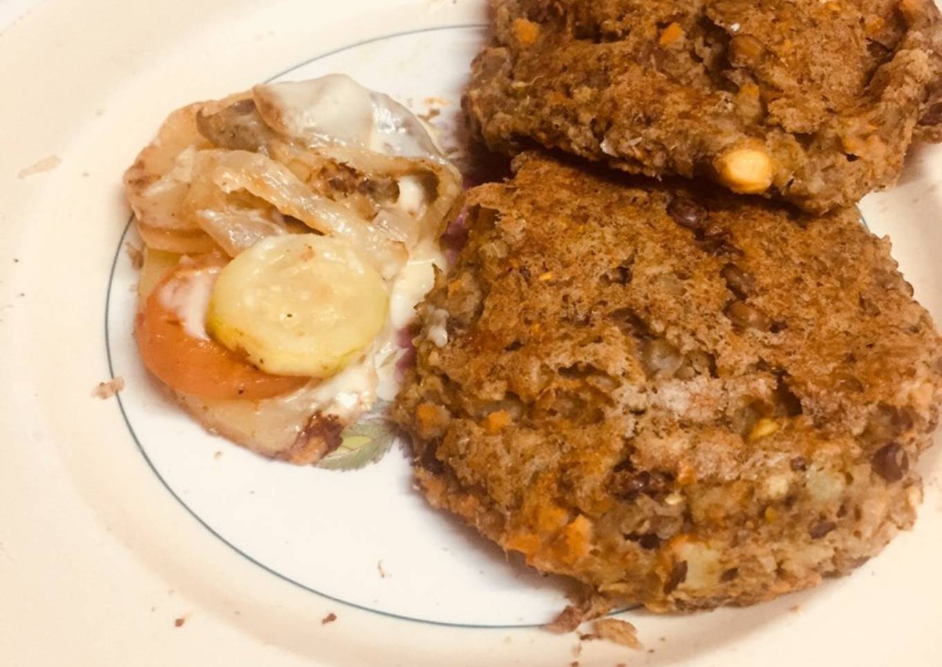 Hamburguesa de lentejas con torre de vegetales