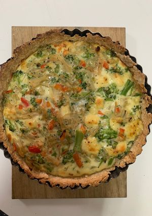 Una foto de Tarta de brócoli con masa de avena 🥦