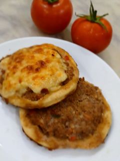 صورة لوصفة فطائر اللحم والجبنة🥩🧀