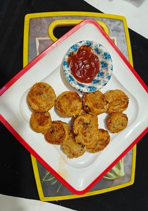 क्रिस्पी सूजी रिंग्स रेसिपी मुख्य फोटो