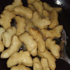 A picture of Milk and coconut cincin.