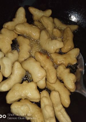 A picture of Milk and coconut cincin.