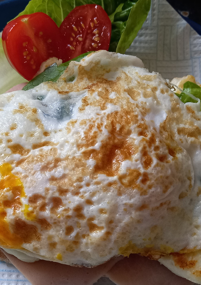 Una foto de Pan turco con huevos de pata