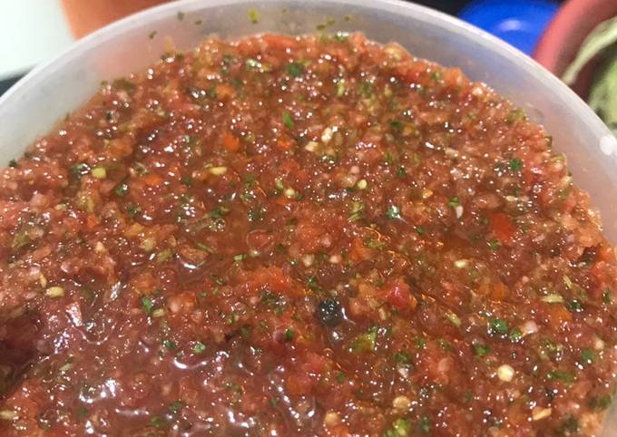 How to Make Super Quick Homemade Salsa (serve with mexican nacho)