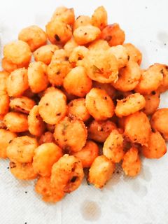 सूजी बटन(Suji button recipe in hindi) रेसिपी मुख्य फोटो