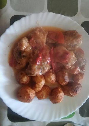 Una foto de Pollo con pimientos y cebolla